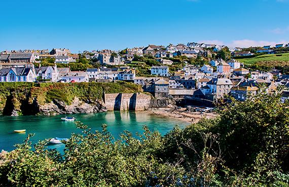 A town on the coast of Cornwall.