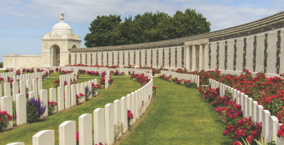 memorial_wall_with_poppies