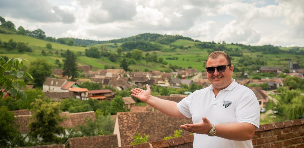 Stelian welcomign guests to Romania